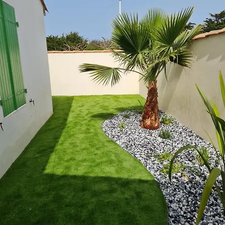 Entierement Renovee A Clement Des Baleines